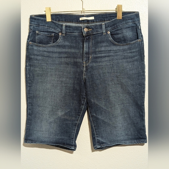 👖 Levi's Women's Bermuda Jean Shorts - W32 Dark Wash - Picture 1 of 8